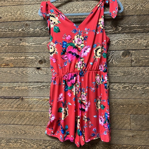 Express Red Floral Tie Strap Romper Size Small - Picture 6 of 7